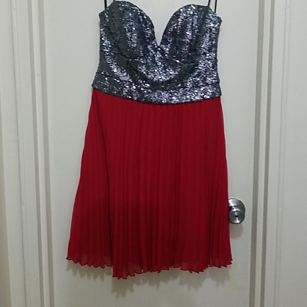 Strapless dress.Balconette top w/sheer pleated - Picture 2 of 6